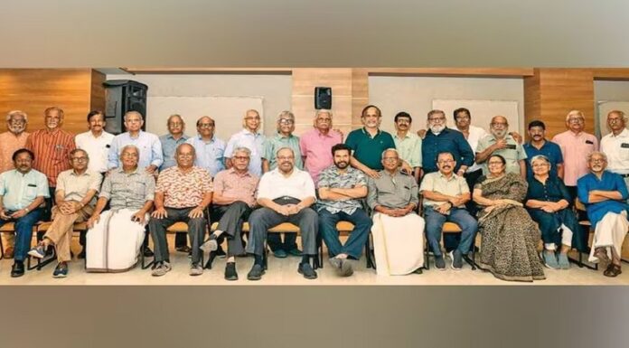 മഹാരാജാസ് കോളേജിലെ പഴയ കൂട്ടുകാര്ക്കൊപ്പം ഒത്തുകൂടി മമ്മൂട്ടി